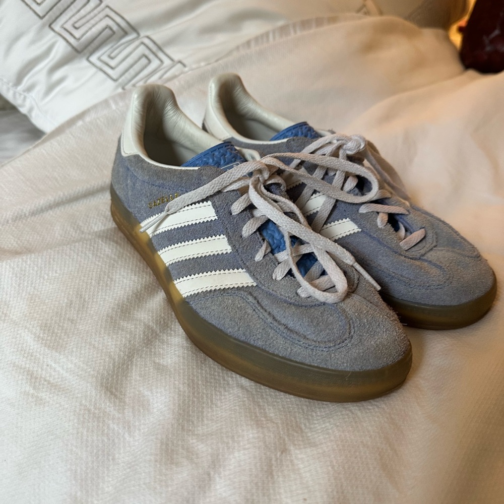 Blue Gum-sole Adidas Gazelles